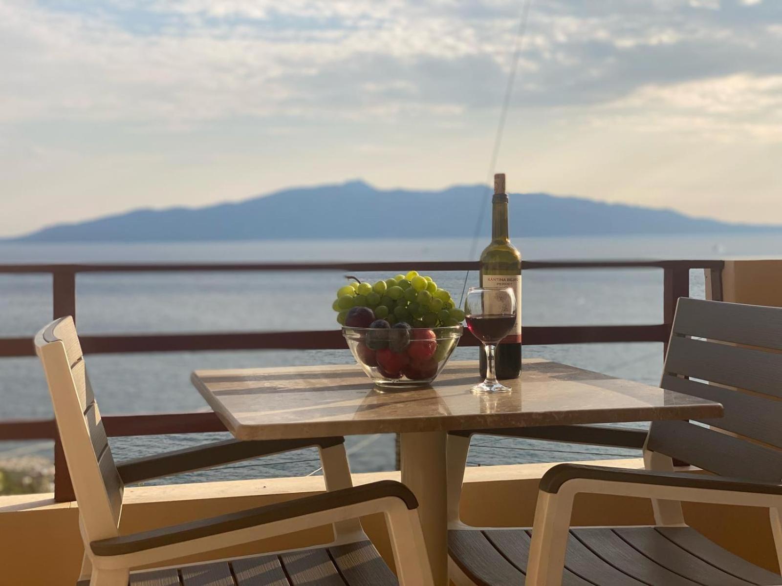 Del Mar Sea View Apartment Sarande Ngoại thất bức ảnh